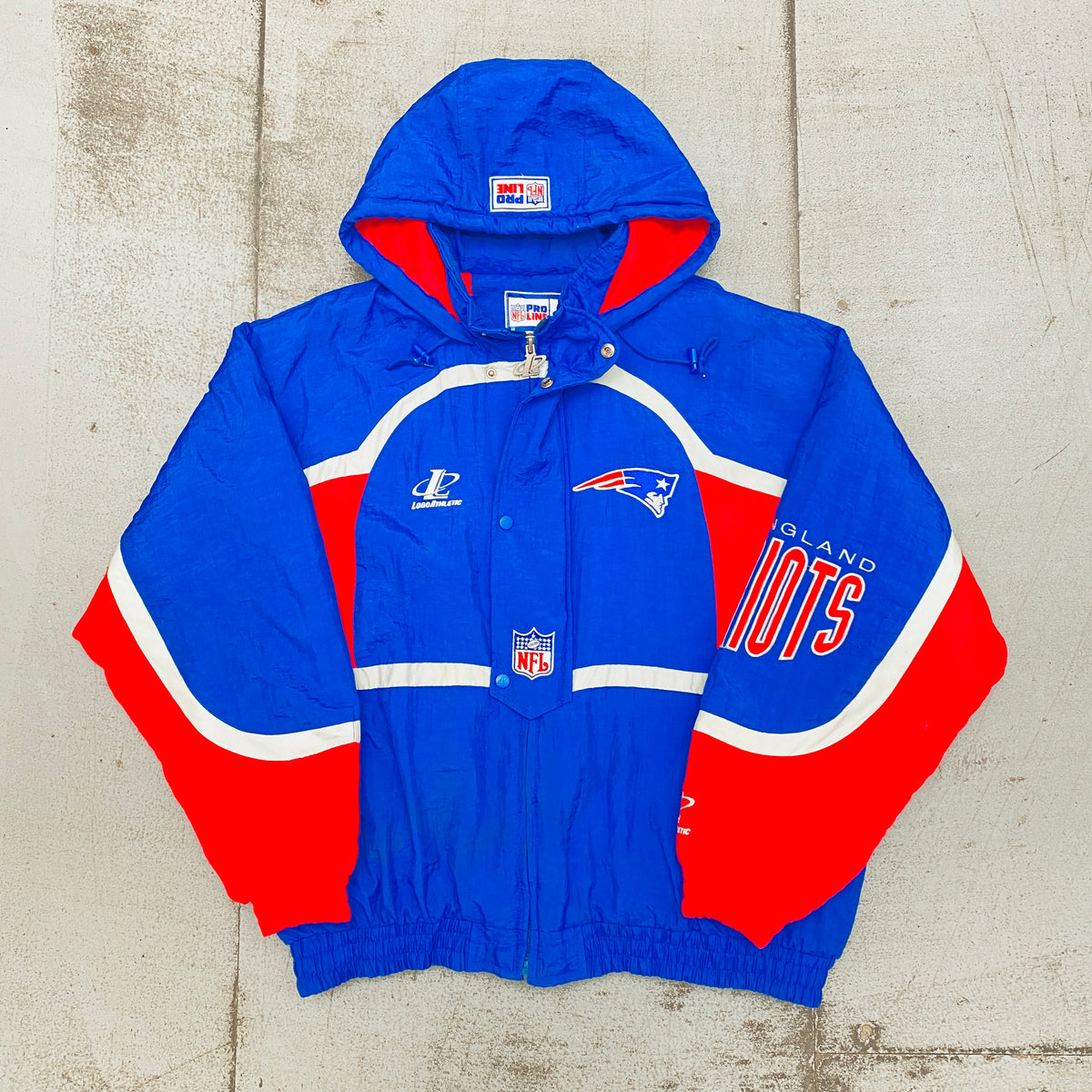 Arched Retro Lined Windbreaker New England Patriots