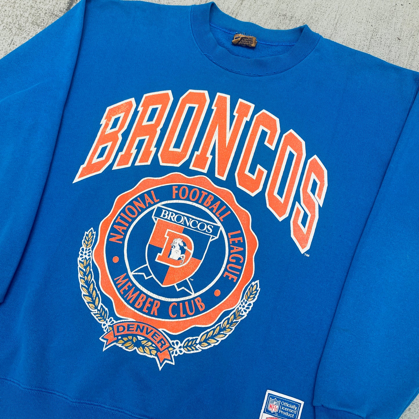 Denver Broncos: 1990's Nutmeg Mills Graphic Spellout Sweat (M/L)