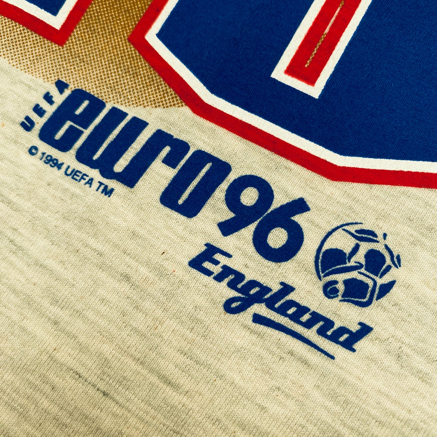 England: 1994 Nutmeg Mills Taz Euro 96 Graphic Tee (M)