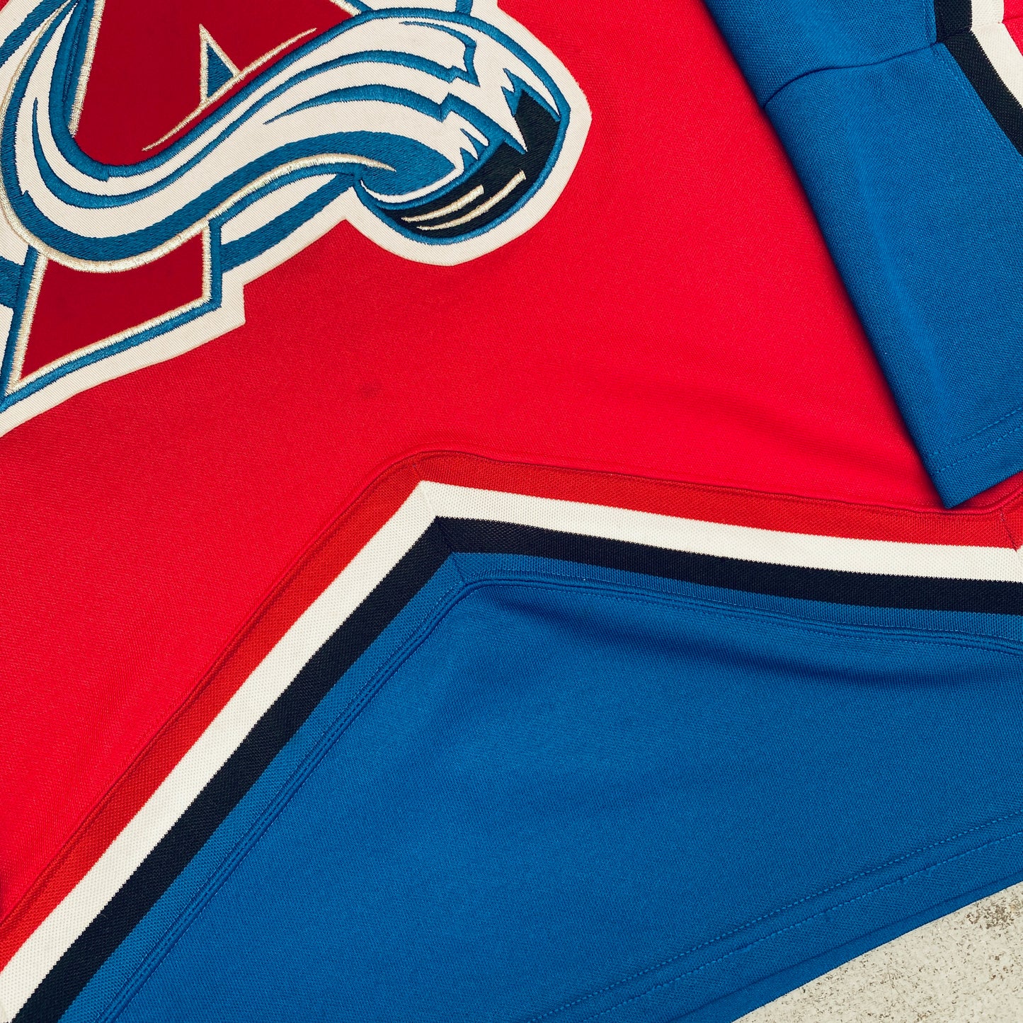 Colorado Avalanche: 1997 CCM Jersey (L)