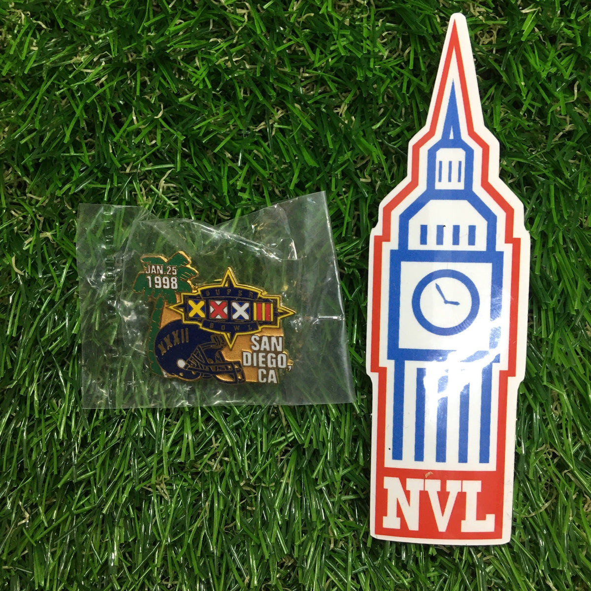 1998 World Series Commemorative Pin - Yankees vs. Padres