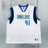 Dallas Mavericks: Dirk Nowitzki 2001/02 White Champion Jersey (XXL)