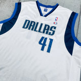 Dallas Mavericks: Dirk Nowitzki 2001/02 White Champion Jersey (XXL)