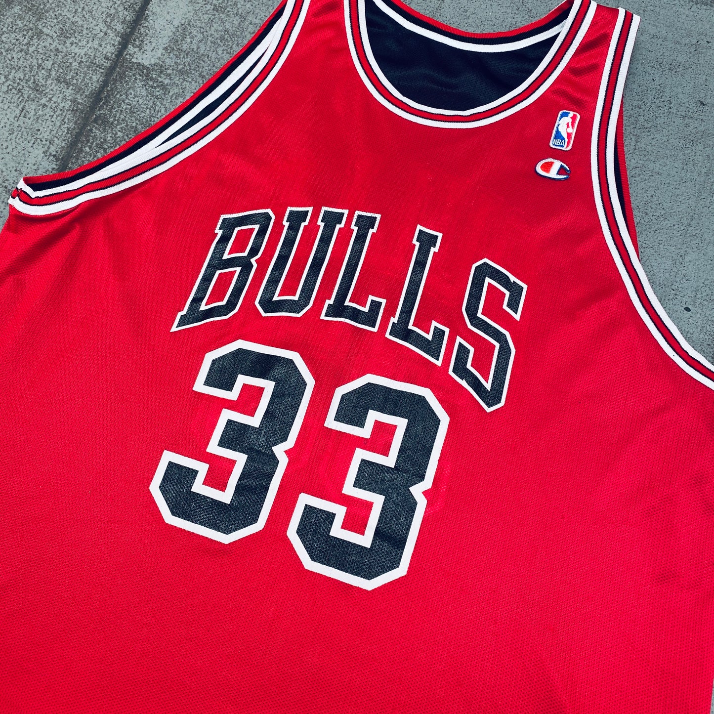 Chicago Bulls: Scottie Pippen 1997/98 Red & Black Reversible Champion Jersey (XL/XXL)