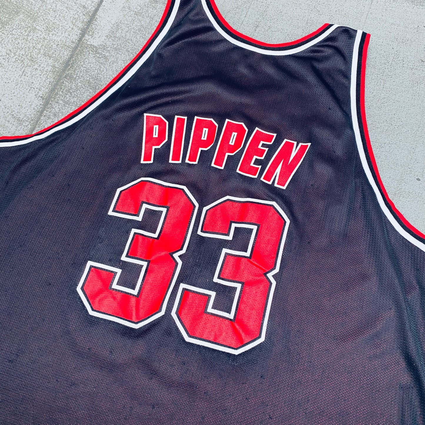 Chicago Bulls: Scottie Pippen 1997/98 Red & Black Reversible Champion Jersey (XL/XXL)