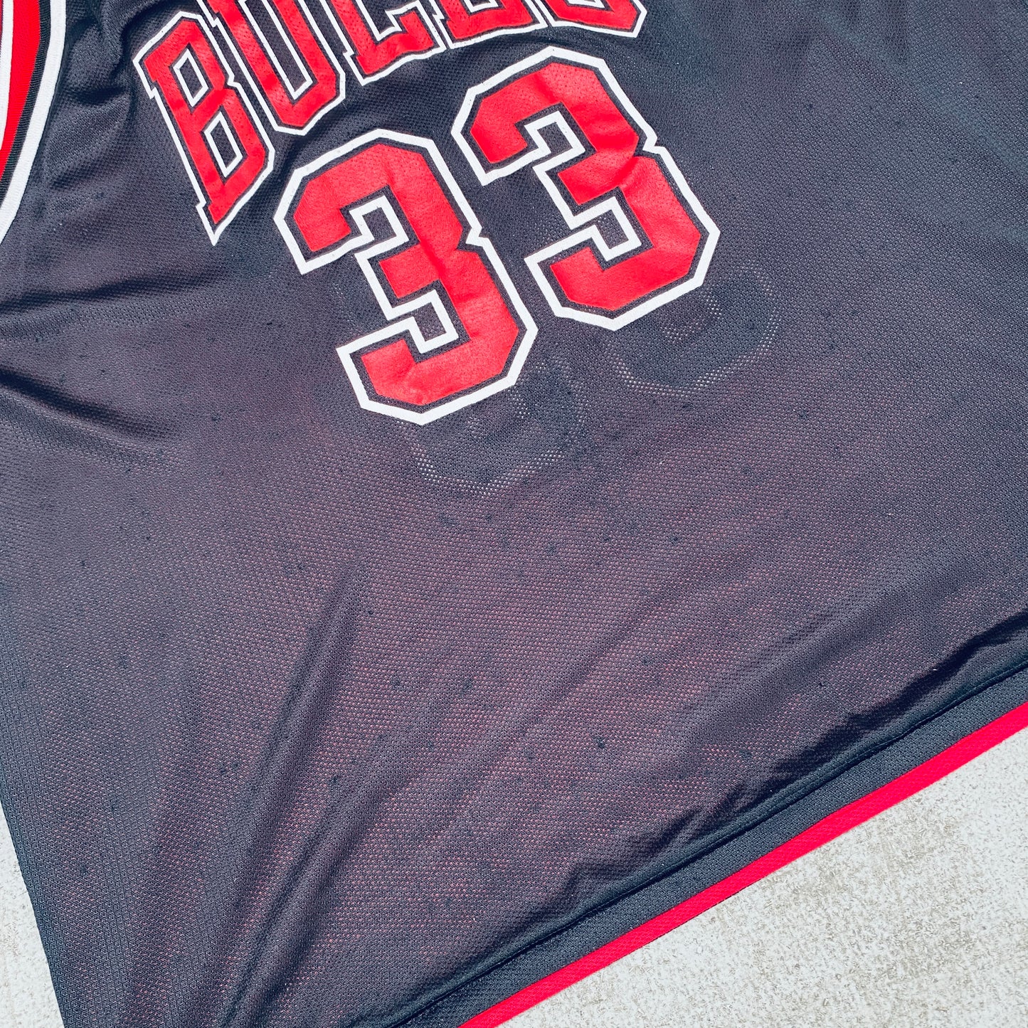 Chicago Bulls: Scottie Pippen 1997/98 Red & Black Reversible Champion Jersey (XL/XXL)