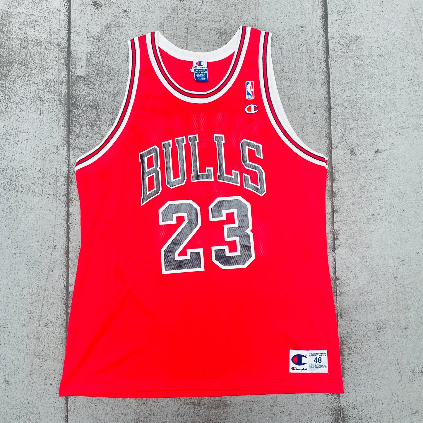 Chicago Bulls: Michael Jordan 1995/96 Red Champion Jersey (L)