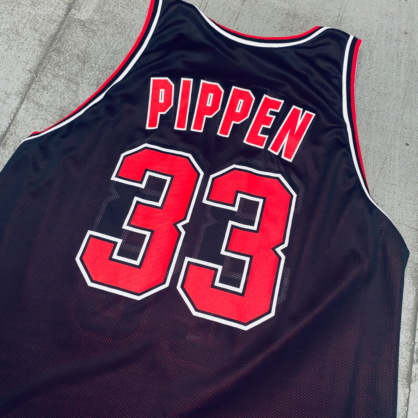 Chicago Bulls: Scottie Pippen 1997/98 Red & Black Reversible Champion Jersey (L)