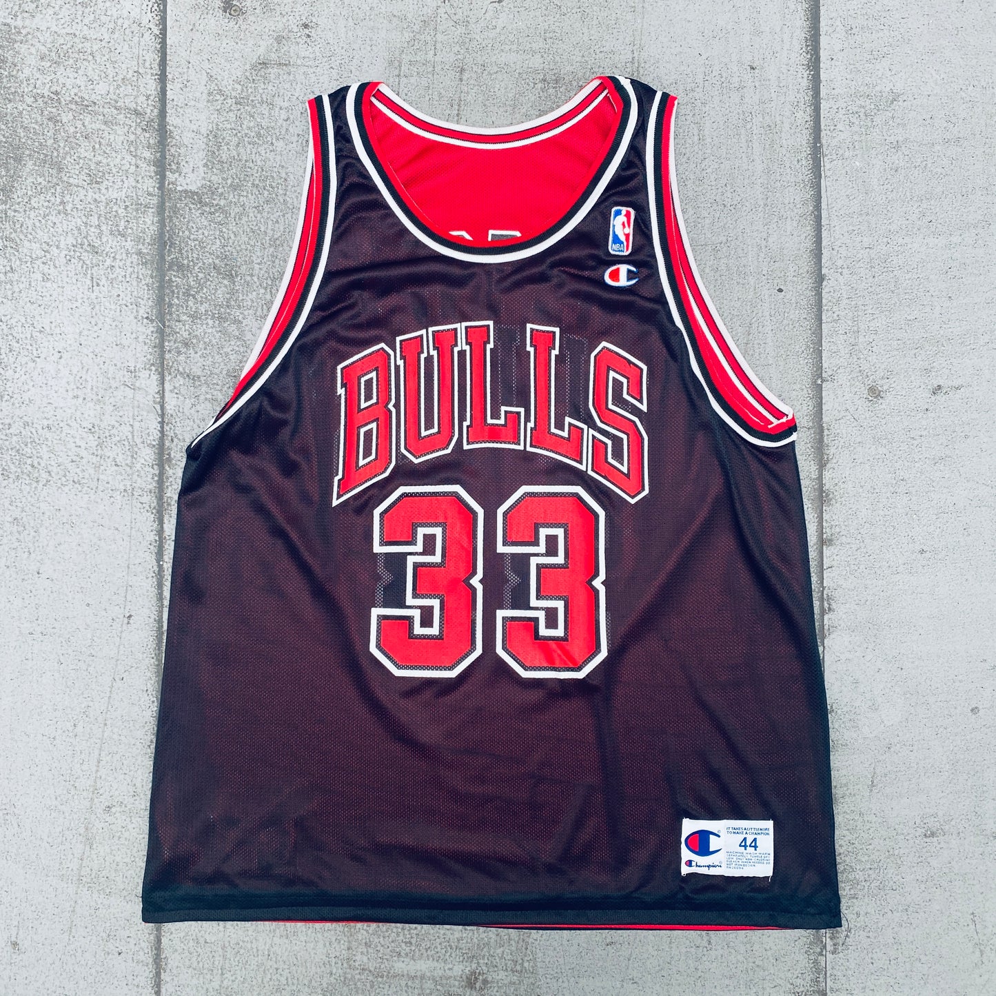 Chicago Bulls: Scottie Pippen 1997/98 Red & Black Reversible Champion Jersey (L)