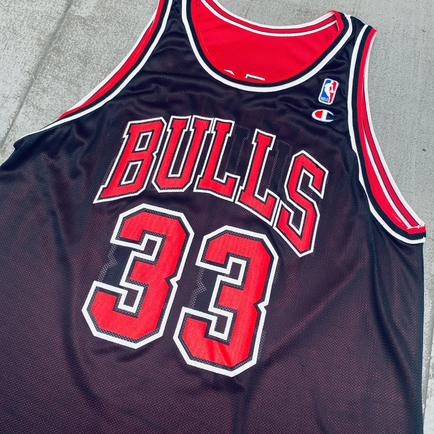 Chicago Bulls: Scottie Pippen 1997/98 Red & Black Reversible Champion Jersey (L)