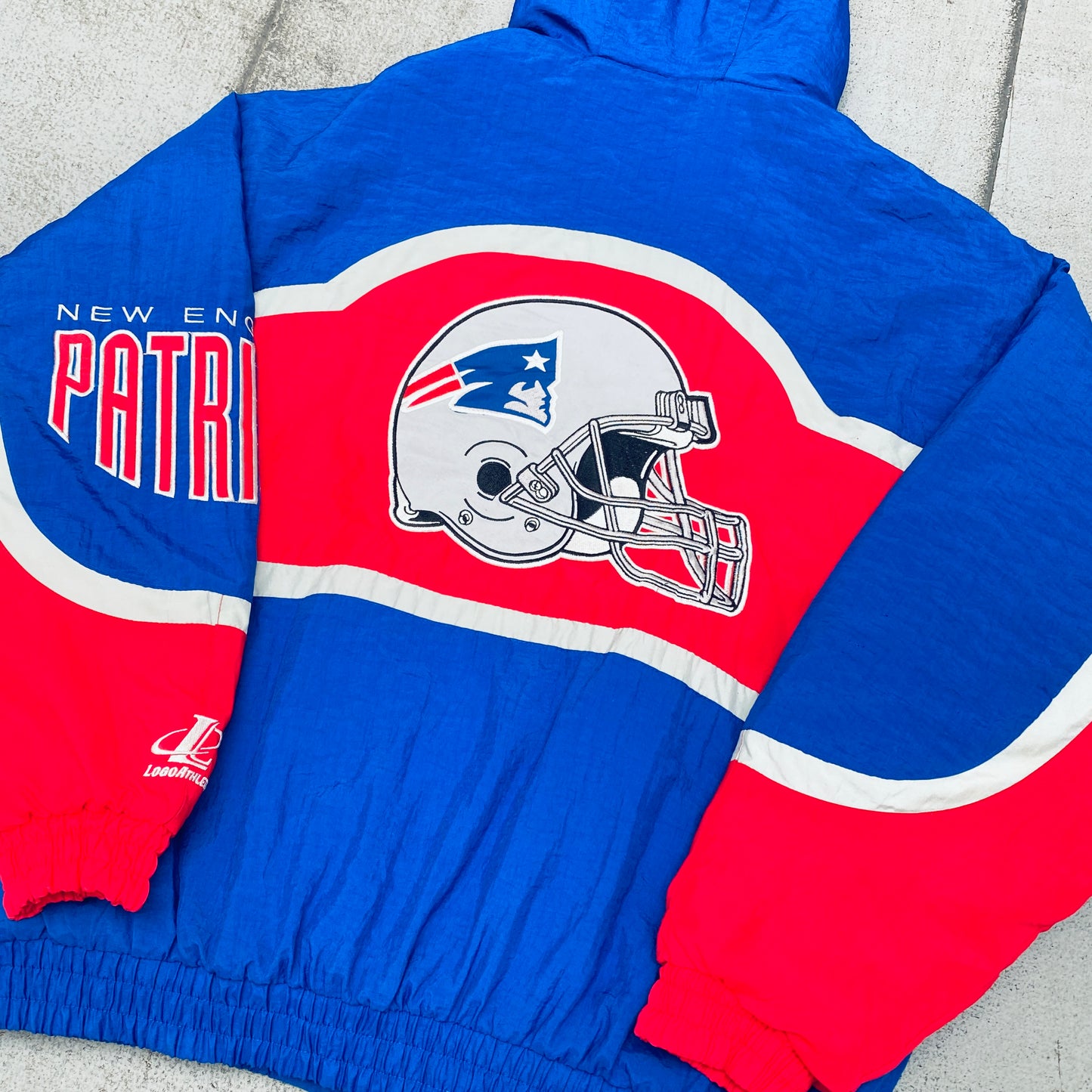 New England Patriots: 1990's Logo Athletic Wave Fullzip Proline Jacket (XL)