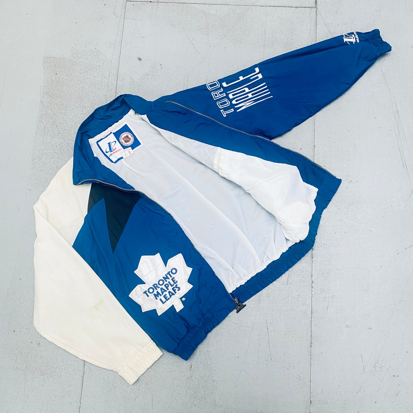 Toronto Maple Leafs: 1990's Logo Athletic Sharktooth Fullzip Windbreaker (M)