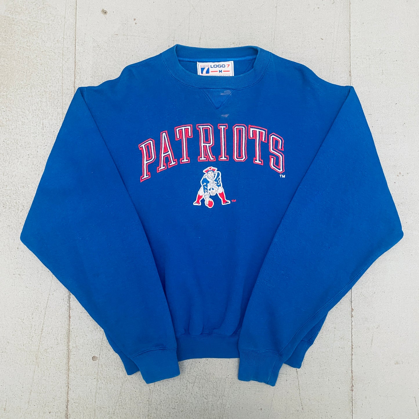 New England Patriots: 1990's Logo 7 "Pat Patriot" Embroidered Spellout Sweat (L)