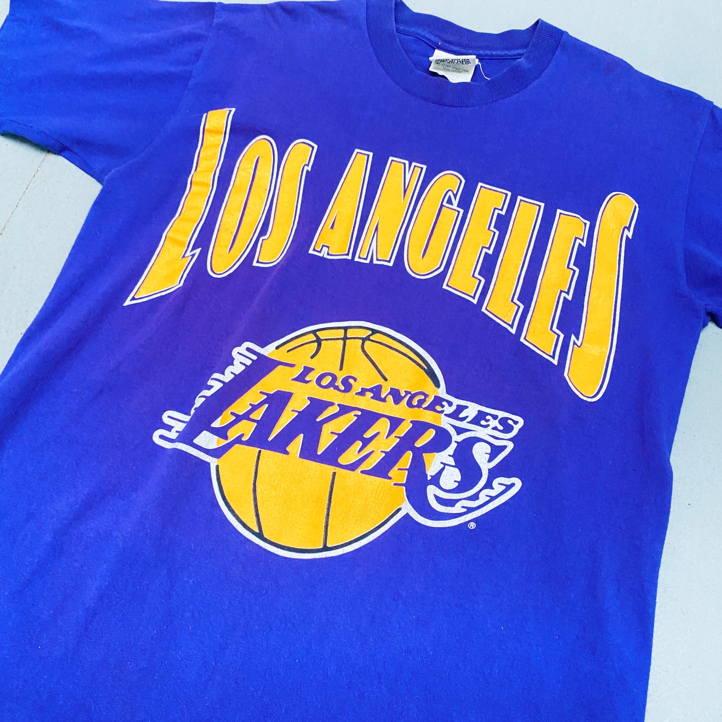 Los Angeles Lakers: 1990's Nutmeg Mills Graphic Spellout Tee (M)