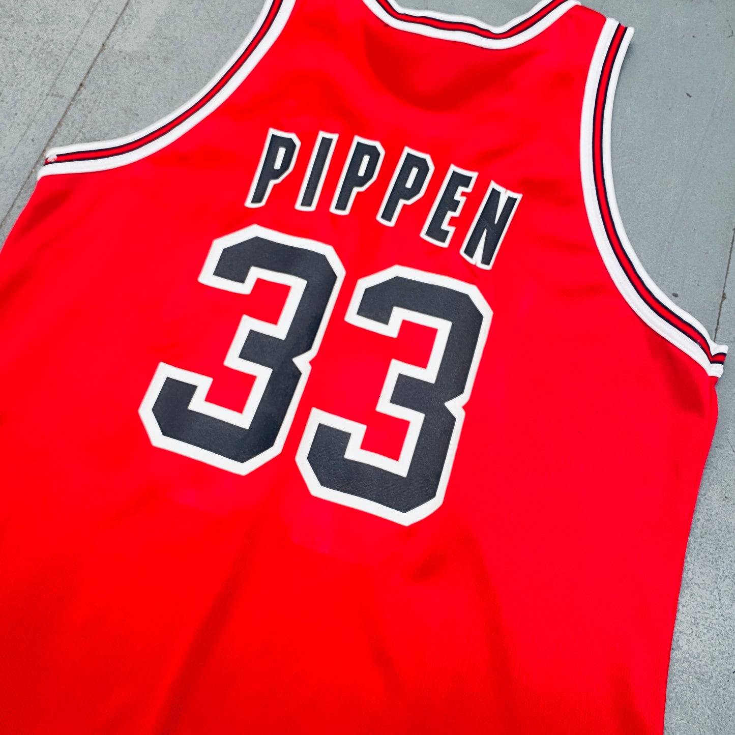 Chicago Bulls: Scottie Pippen 1997/98 Red Champion Jersey (L/XL)