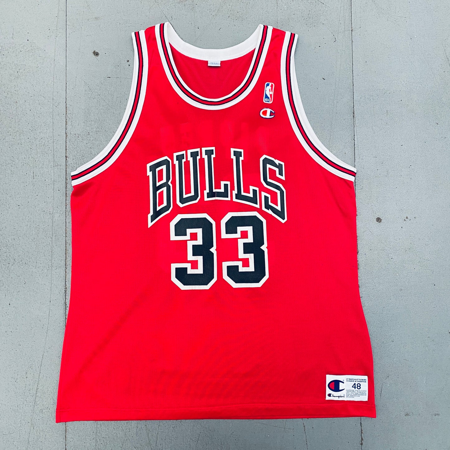 Chicago Bulls: Scottie Pippen 1997/98 Red Champion Jersey (L/XL)