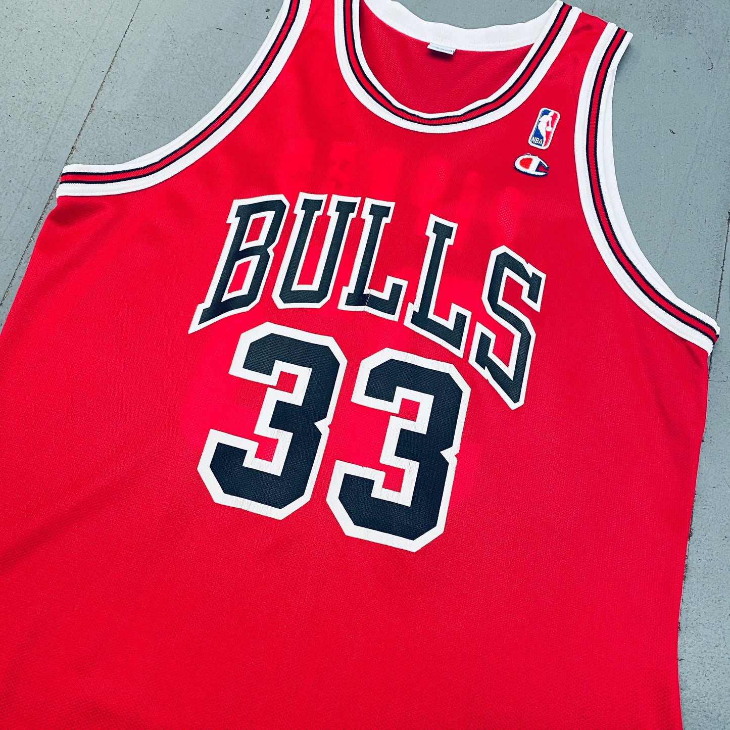 Chicago Bulls: Scottie Pippen 1997/98 Red Champion Jersey (L/XL)