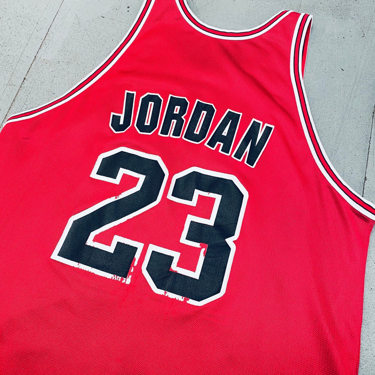 Chicago Bulls: Michael Jordan 1997/98 Red & Black Champion Reversible Jersey (L/XL)