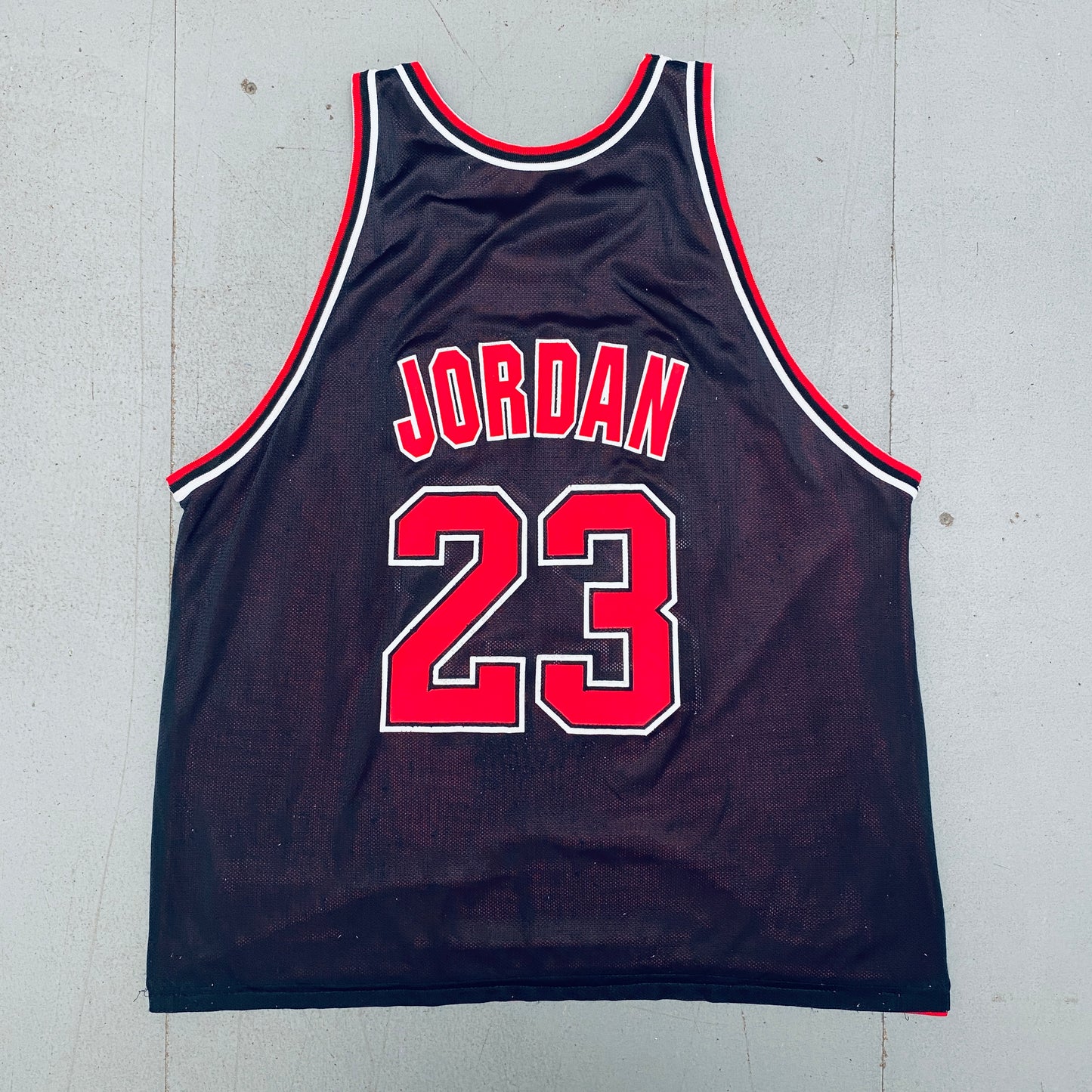 Chicago Bulls: Michael Jordan 1997/98 Red & Black Champion Reversible Jersey (L/XL)