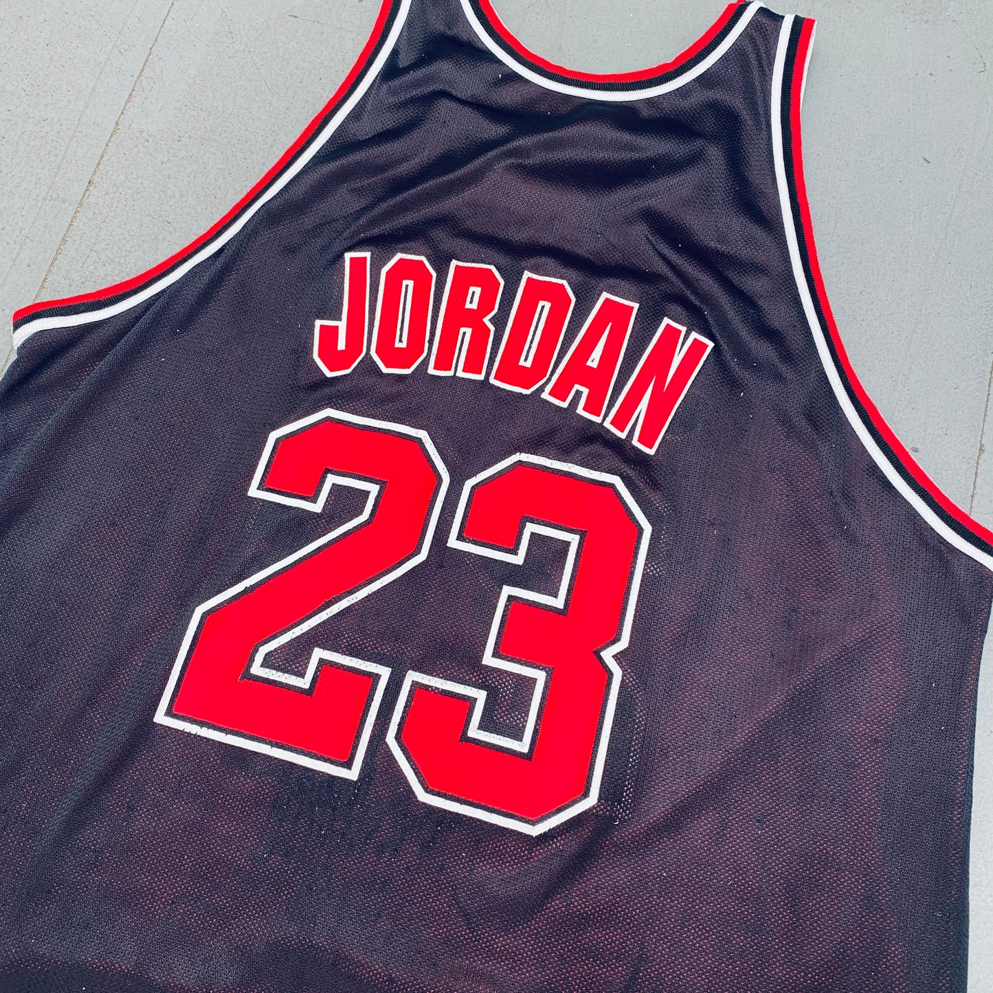 Chicago Bulls: Michael Jordan 1997/98 Red & Black Champion Reversible Jersey (L/XL)