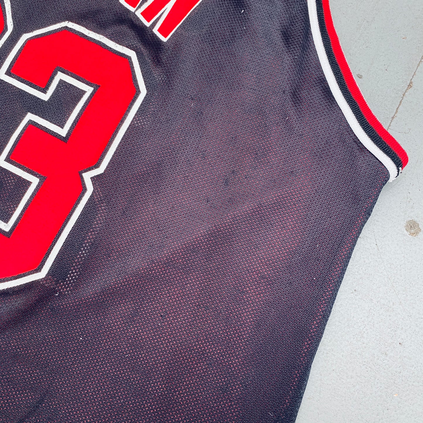 Chicago Bulls: Michael Jordan 1997/98 Red & Black Champion Reversible Jersey (L/XL)