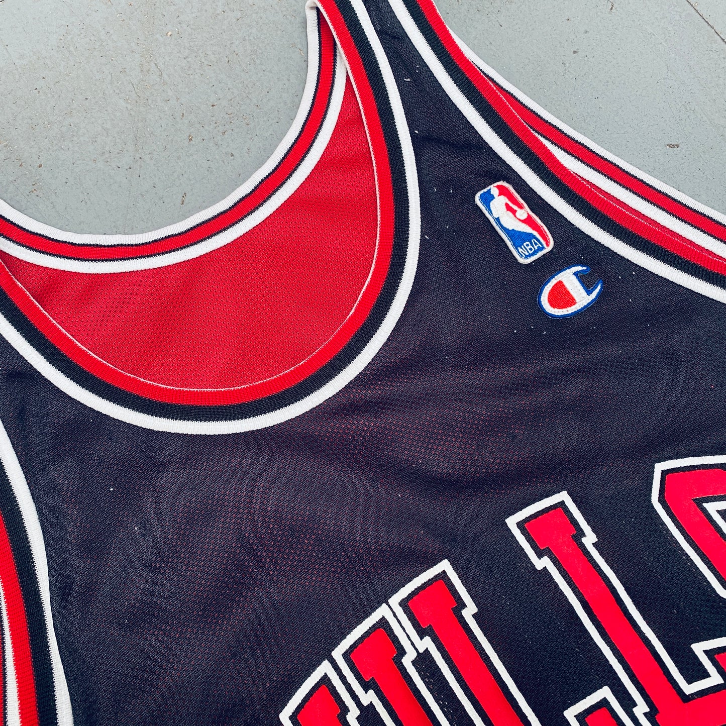 Chicago Bulls: Michael Jordan 1997/98 Red & Black Champion Reversible Jersey (L/XL)