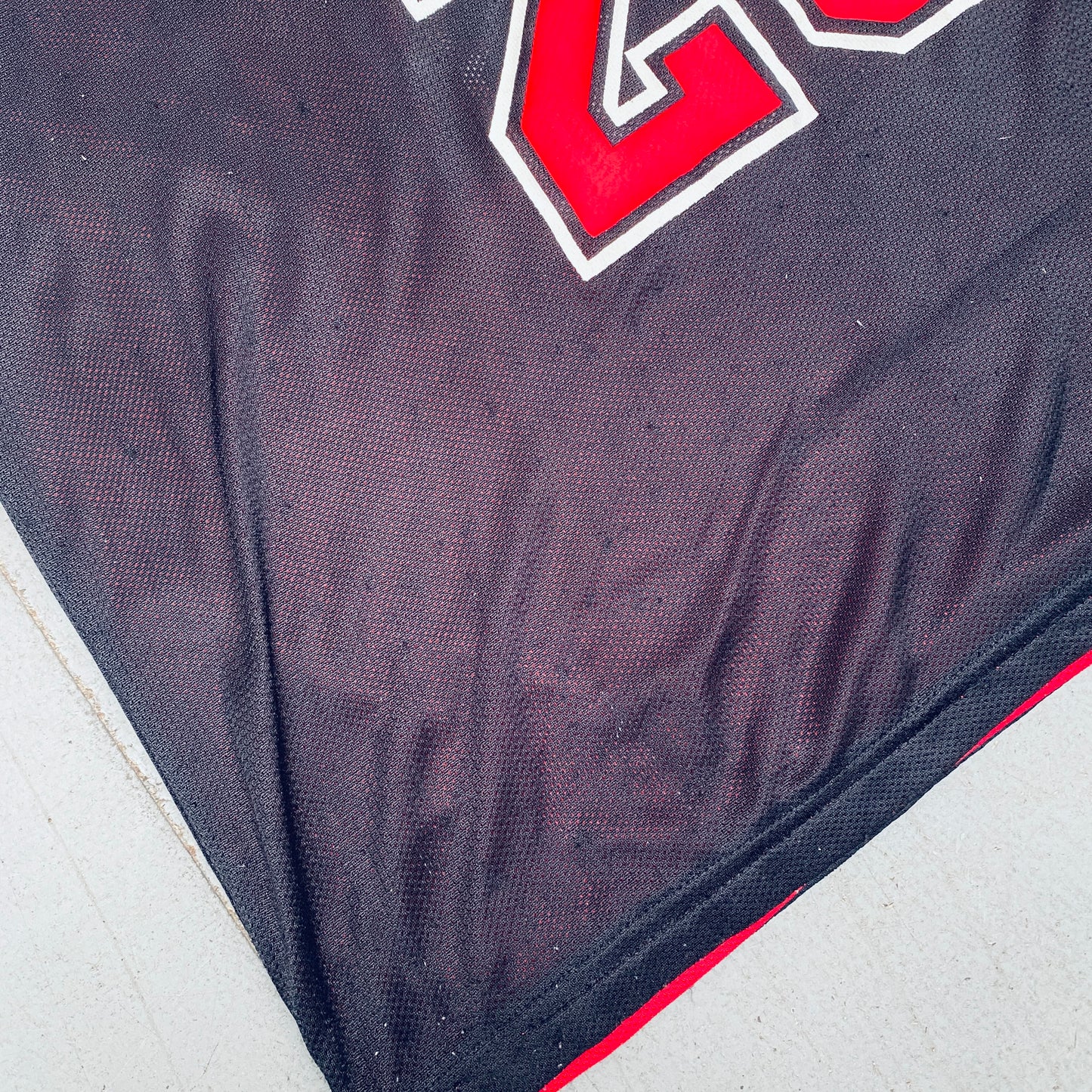 Chicago Bulls: Michael Jordan 1997/98 Red & Black Champion Reversible Jersey (L/XL)