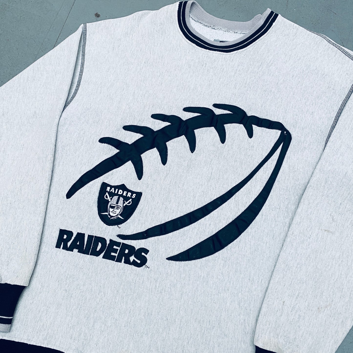 Oakland Raiders: 1990's Embroidered Spellout Sweat (M)