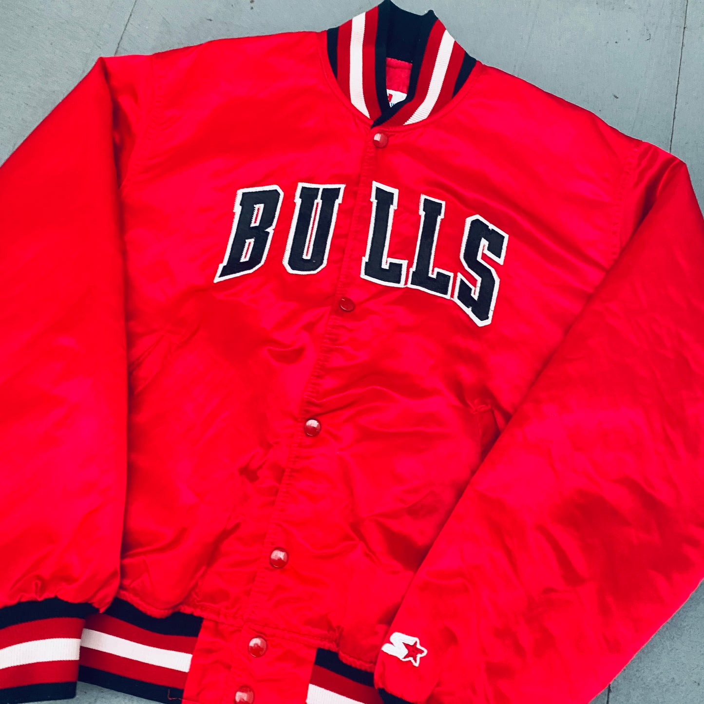 Chicago Bulls: 1980's Satin Stitched Spellout NBA Authentics Starter Bomber Jacket (L)