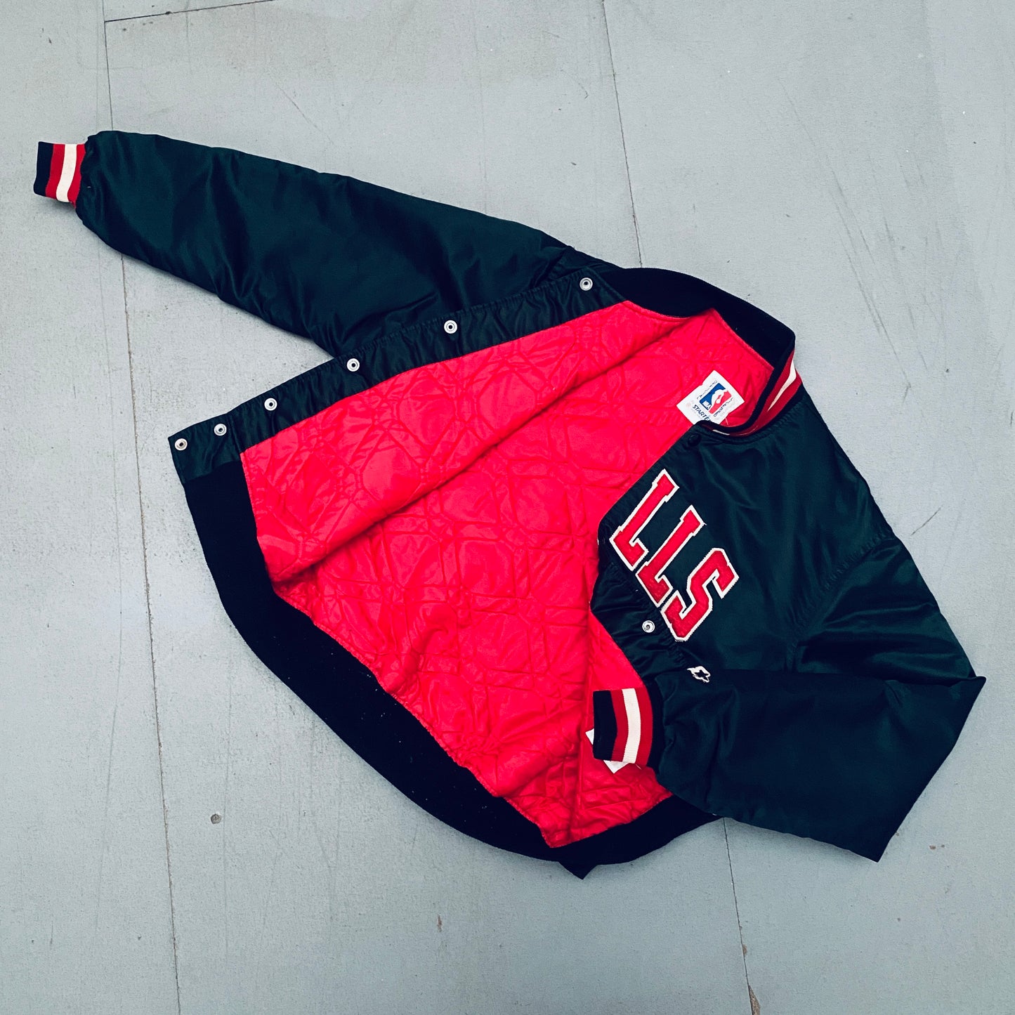 Chicago Bulls: 1980's Satin Stitched Spellout Starter Bomber Jacket (M)