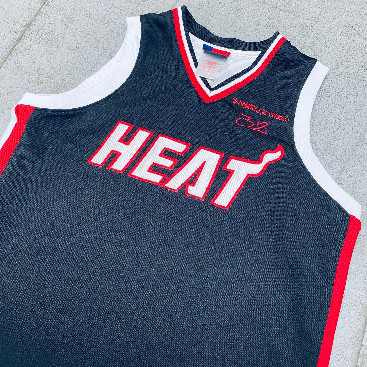 Miami Heat: Shaquille O'Neal 2000's Graphic Majestic Fan Jersey (S)