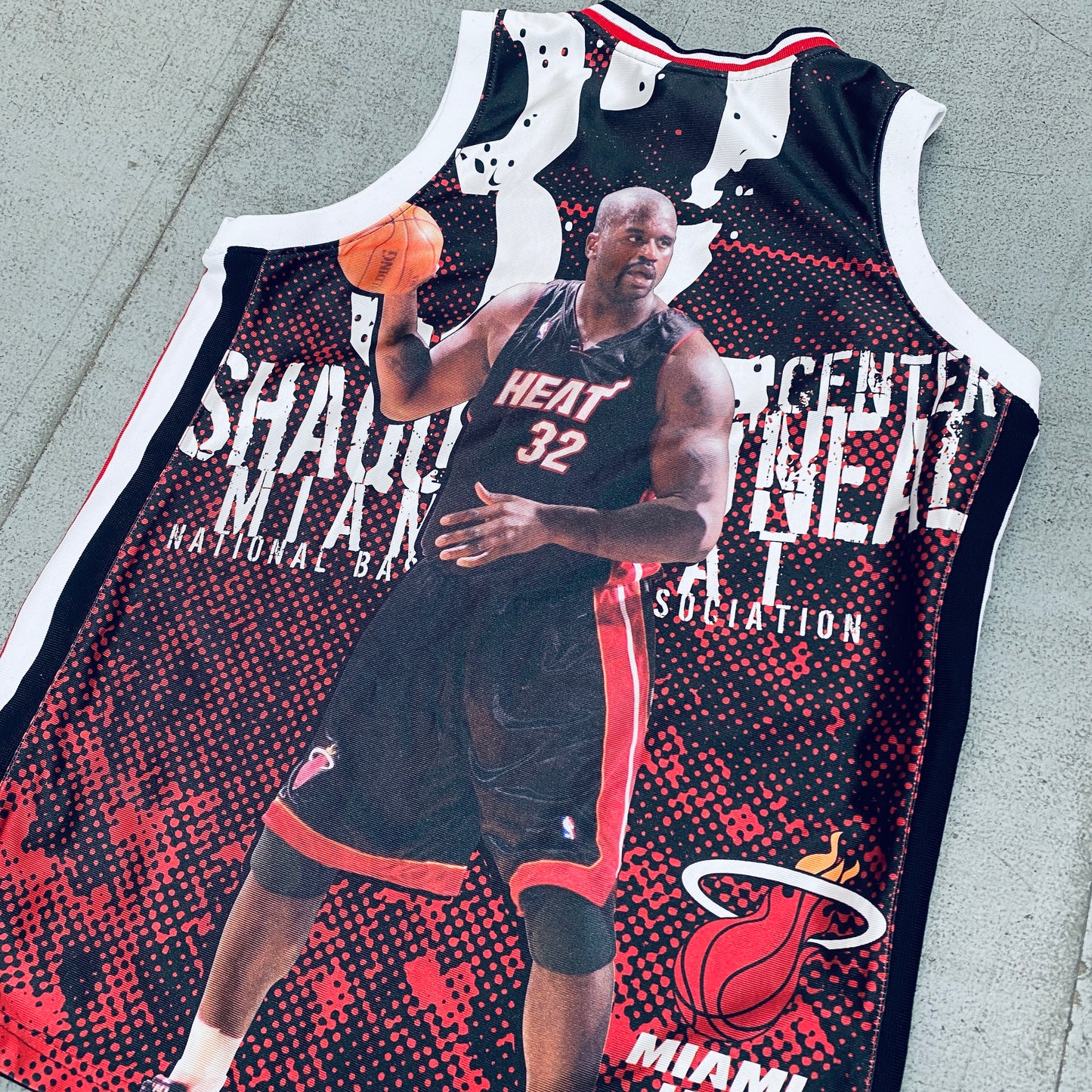 Miami Heat: Shaquille O'Neal 2000's Graphic Majestic Fan Jersey (S)