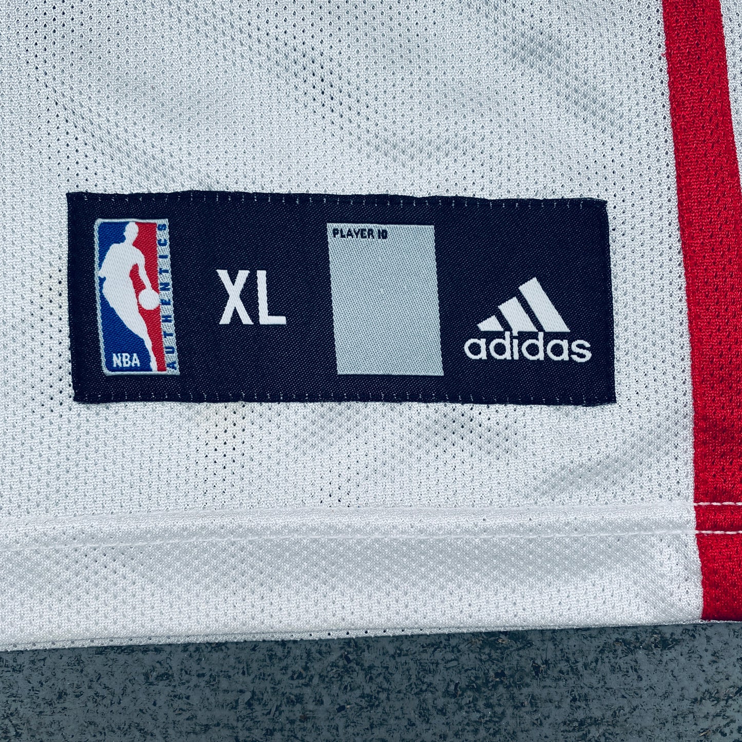 Philadelphia 76ers: Thaddeus Young 2007/08 Rookie White Adidas Jersey (XL)