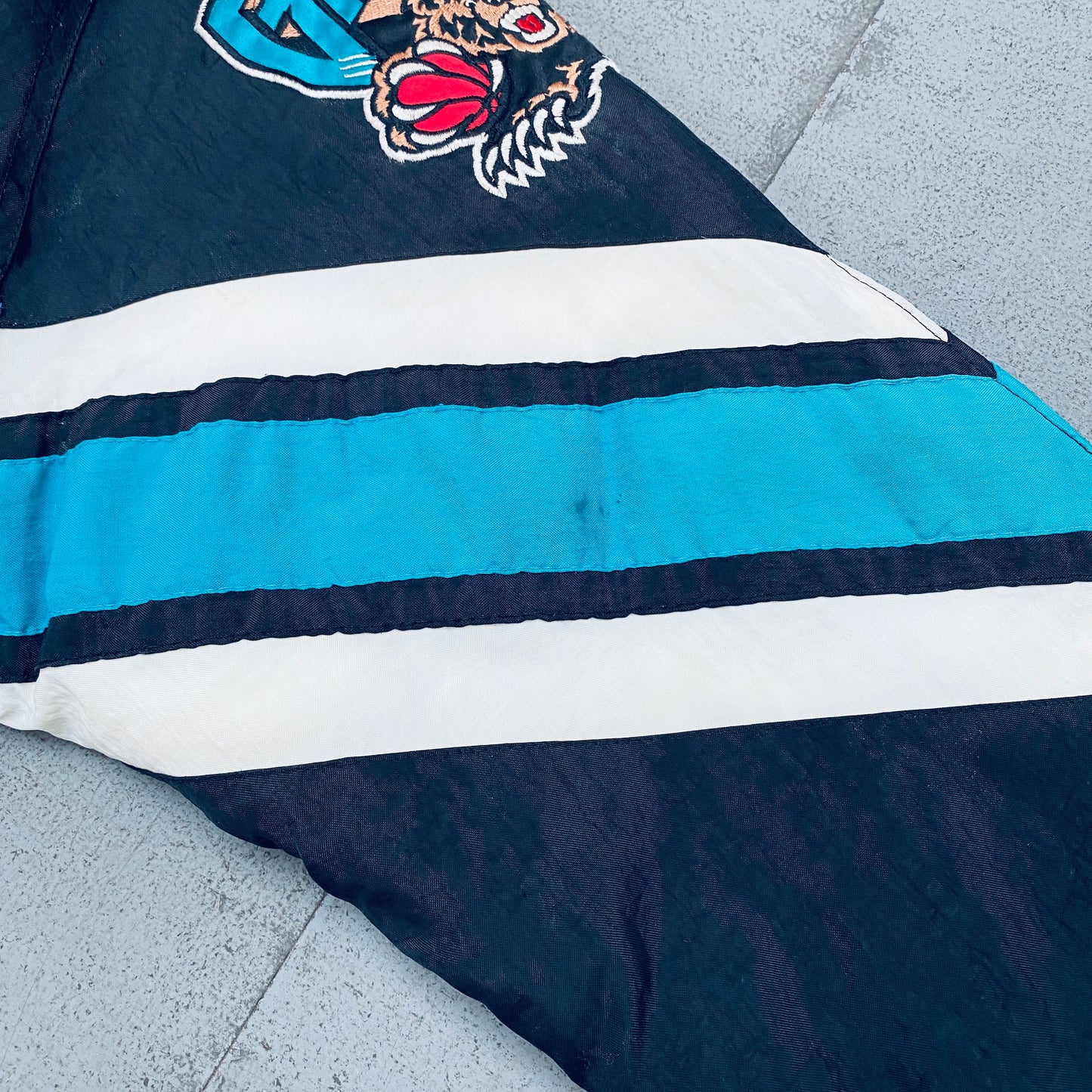 Vancouver Grizzlies: 1994 Team Announce Reverse Spellout Fullzip NBA Authentics Starter Chevron Jacket (L/XL)