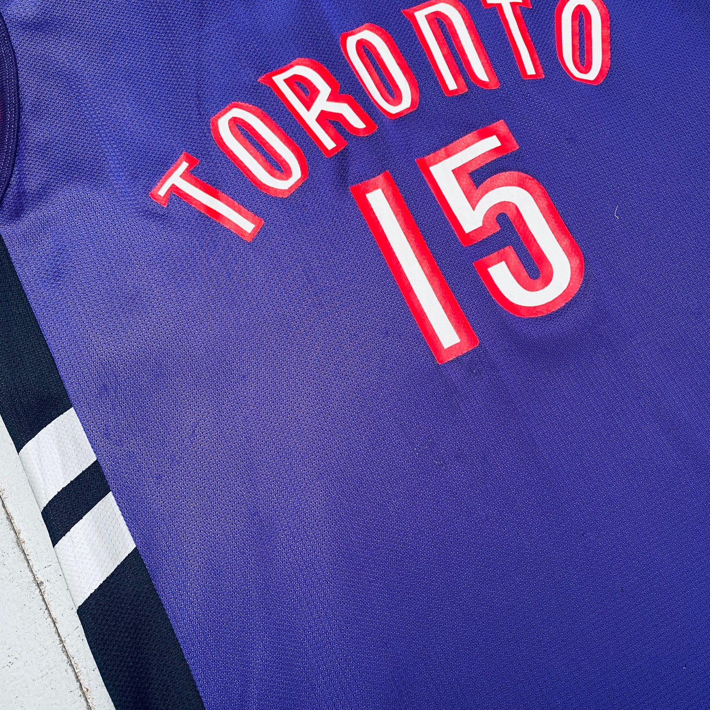 Toronto Raptors: Vince Carter "The Slam Dunk Contest" 1999/00 Purple Champion Jersey (M)