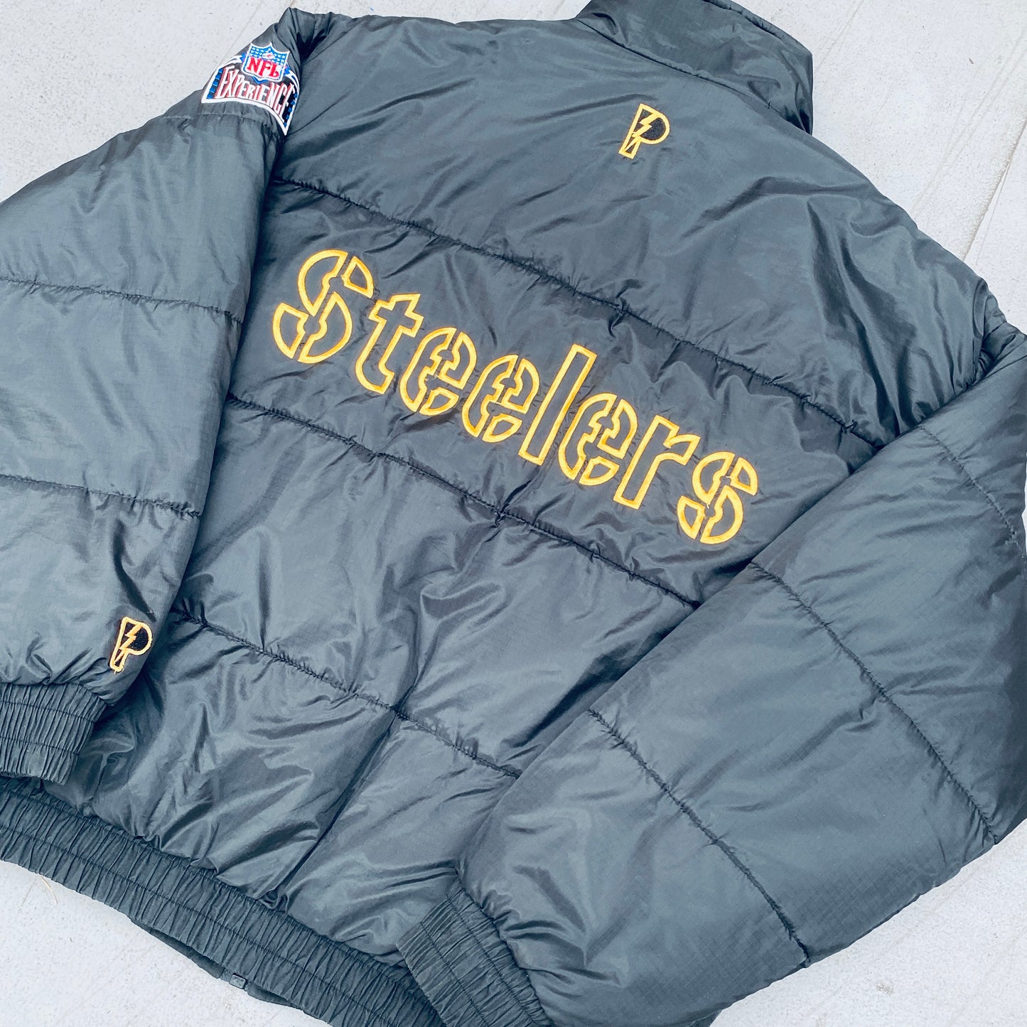 Pittsburgh Steelers: 1990's Pro Player Reversible Fullzip Jacket (XL)