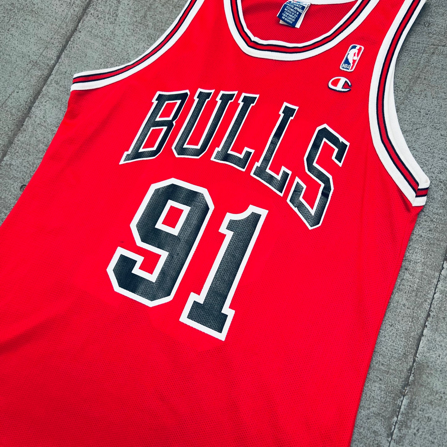 Chicago Bulls: Dennis Rodman 1995/96 Red Champion Jersey (M)