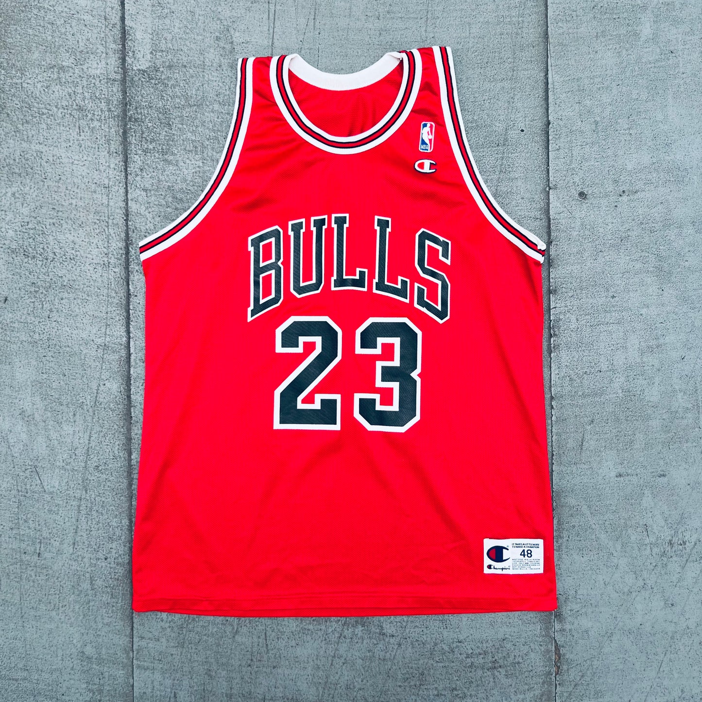 Chicago Bulls: Michael Jordan 1995/96 Red Champion Jersey (L/XL)