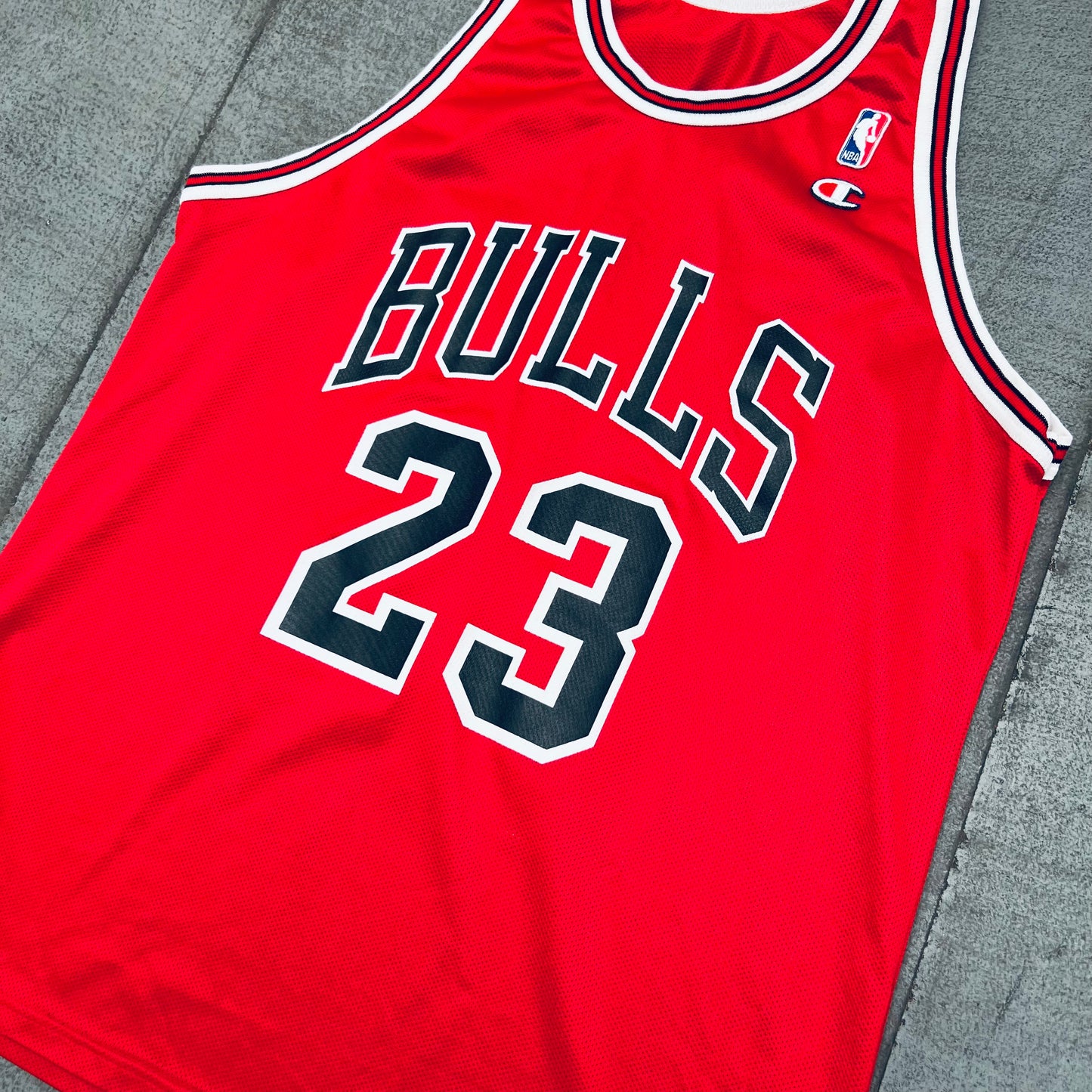 Chicago Bulls: Michael Jordan 1995/96 Red Champion Jersey (L/XL)