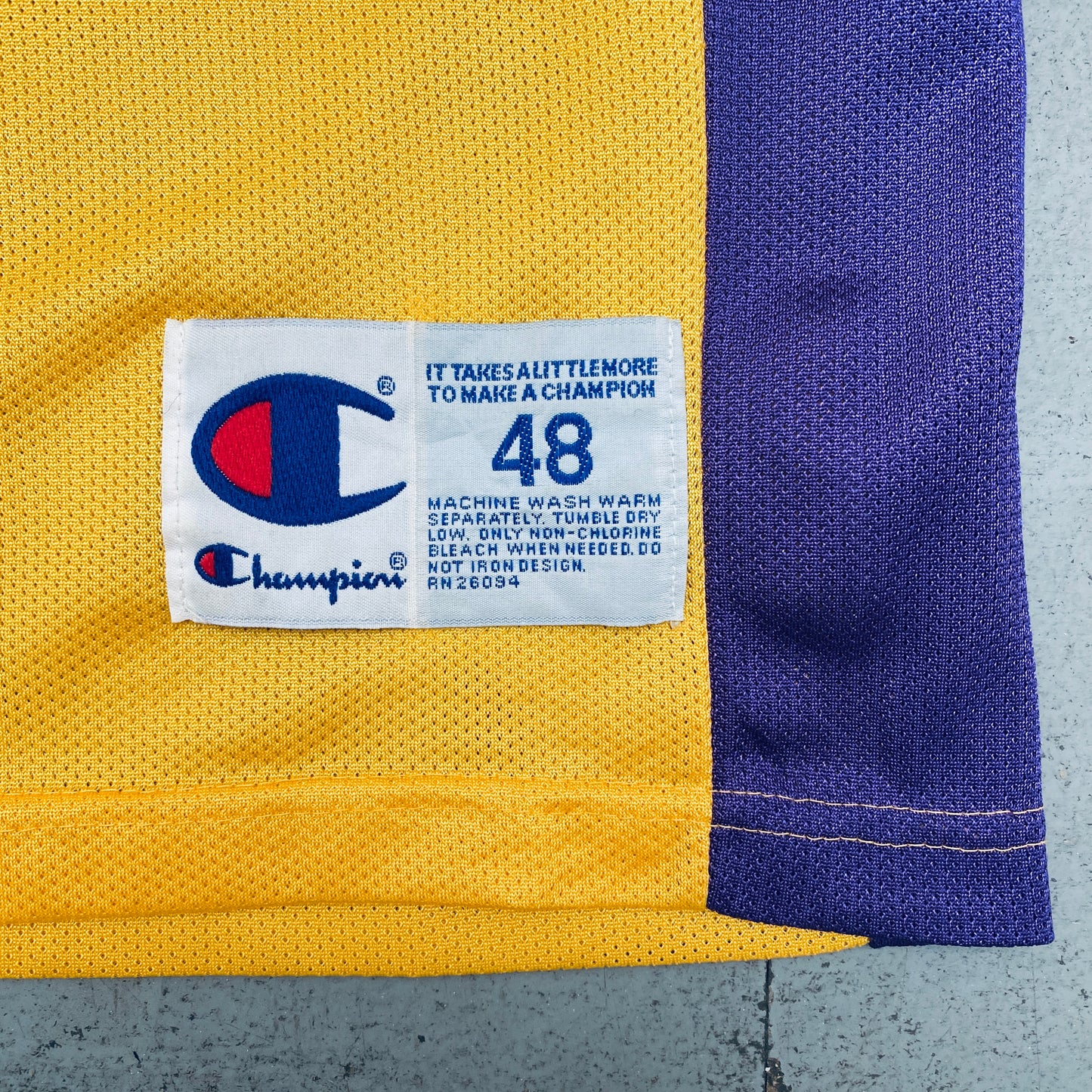 Los Angeles Lakers: Kobe Bryant 1998/99 Yellow Champion Jersey (XL)