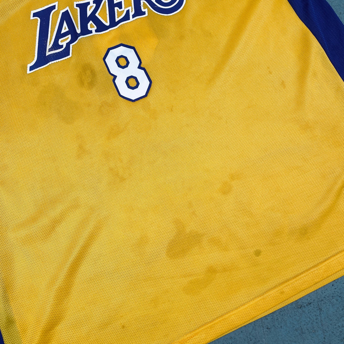 Los Angeles Lakers: Kobe Bryant 1998/99 Yellow Champion Jersey (XL)