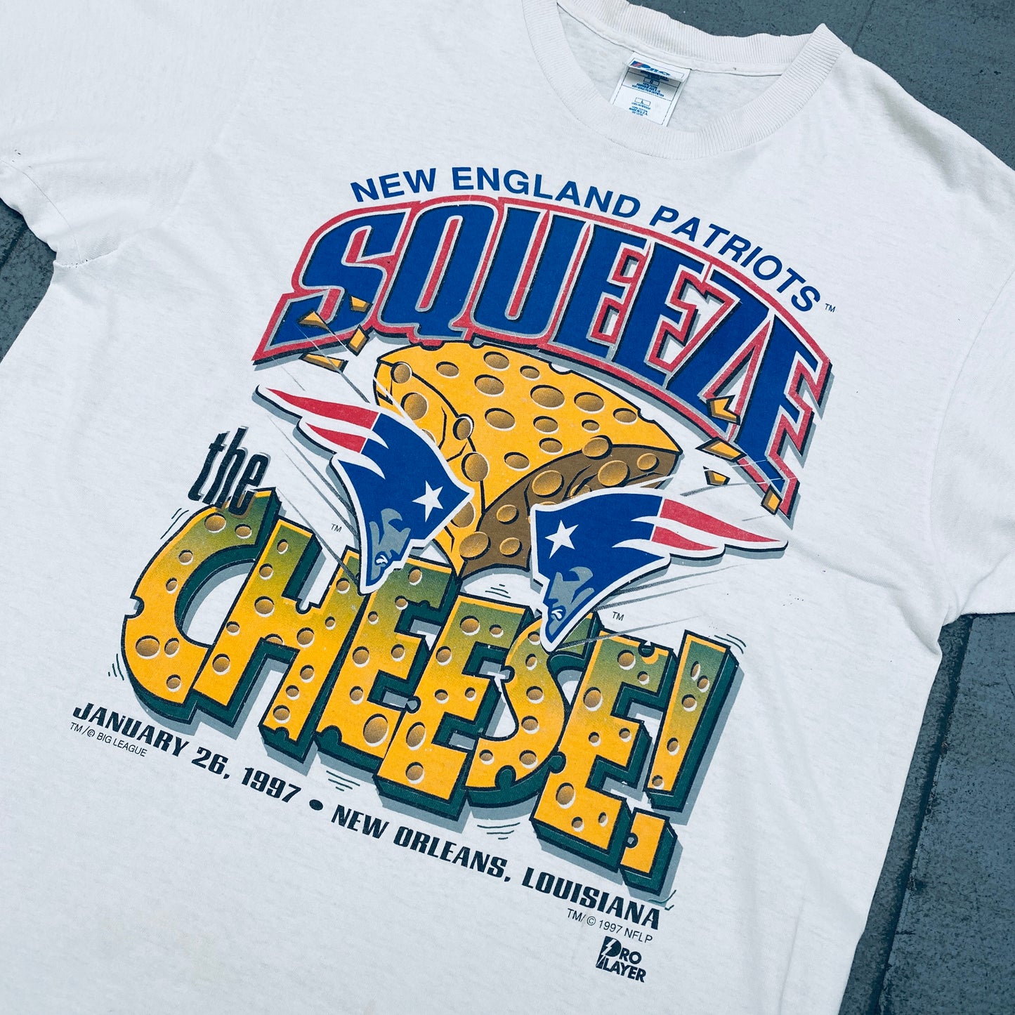 New England Patriots: 1997 Pro Player "Squeeze The Cheese" Super Bowl XXXI Tee (L)