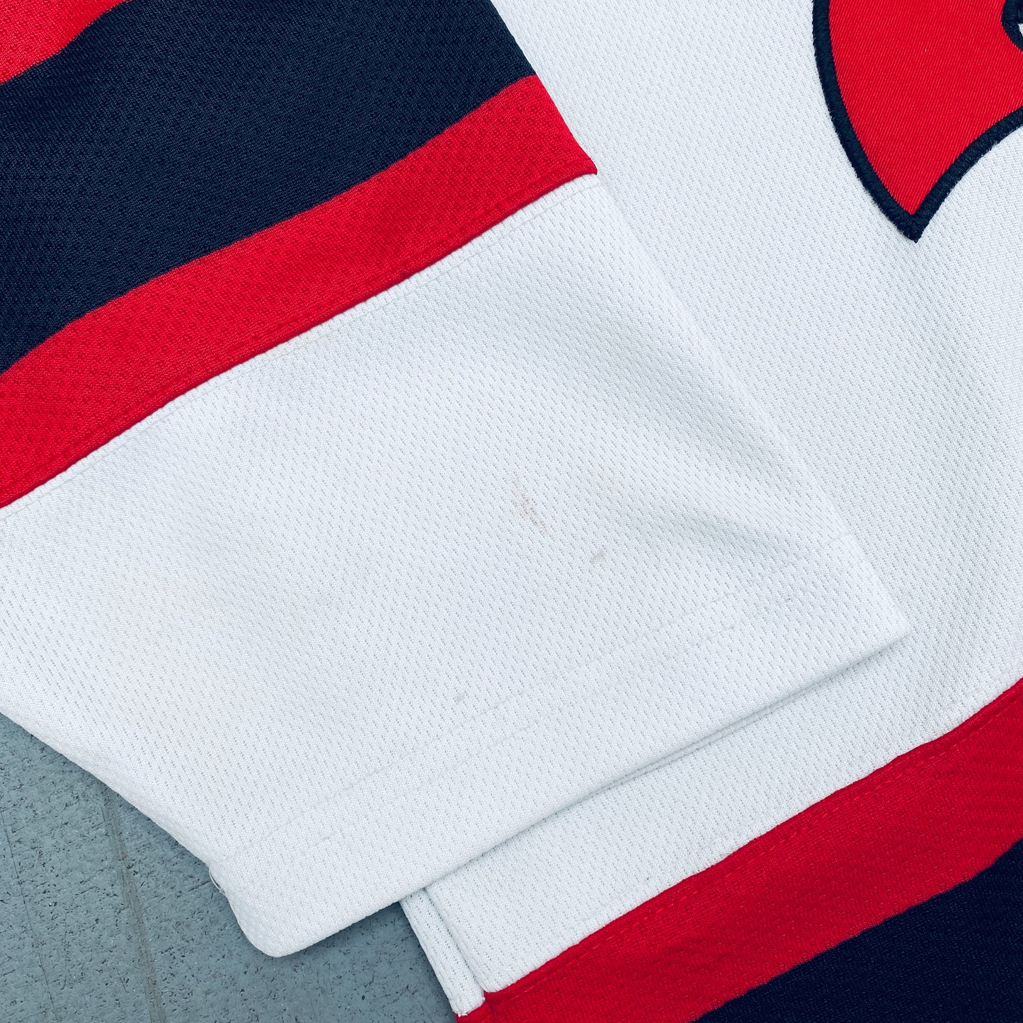 New Jersey Devils: 1990's Pro Player Jersey (L/XL)