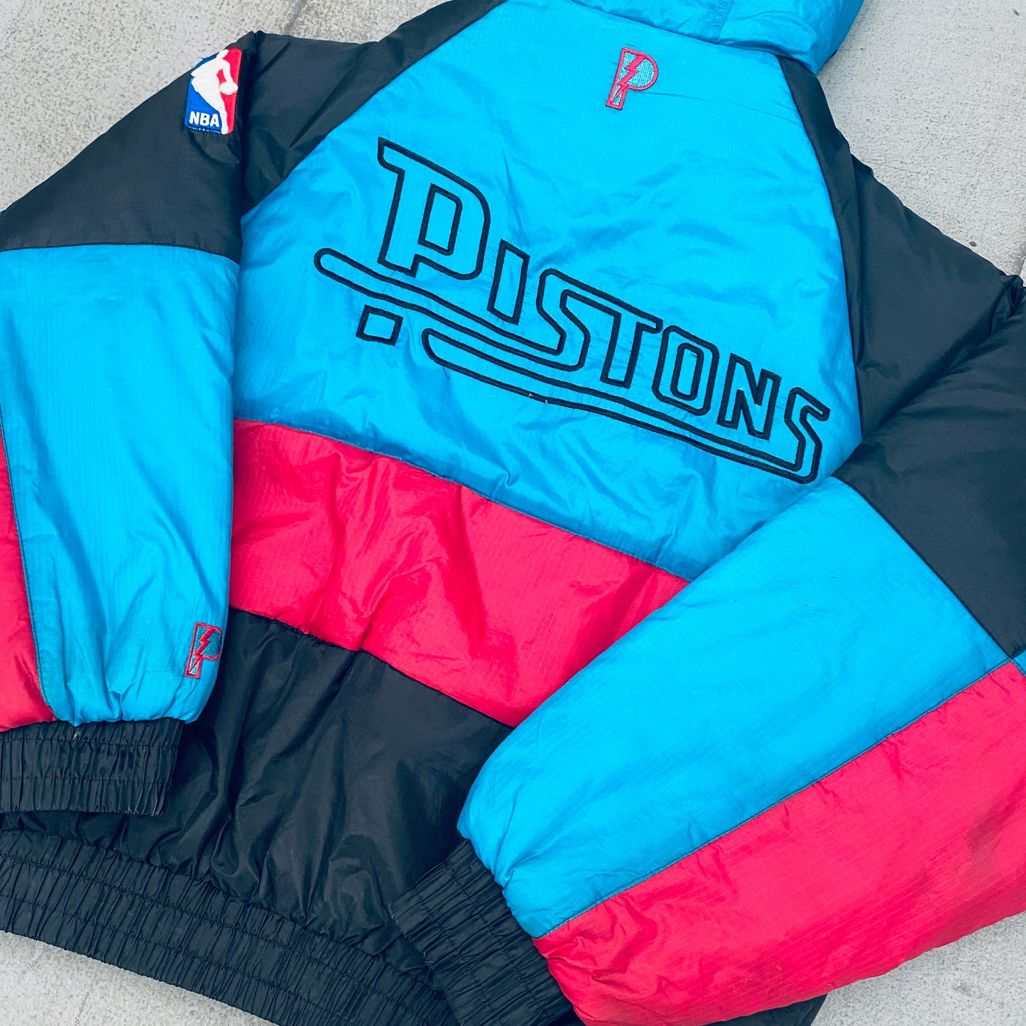 Detroit Pistons: 1990's Pro Player Reverse Spellout Fullzip Jacket (XL)