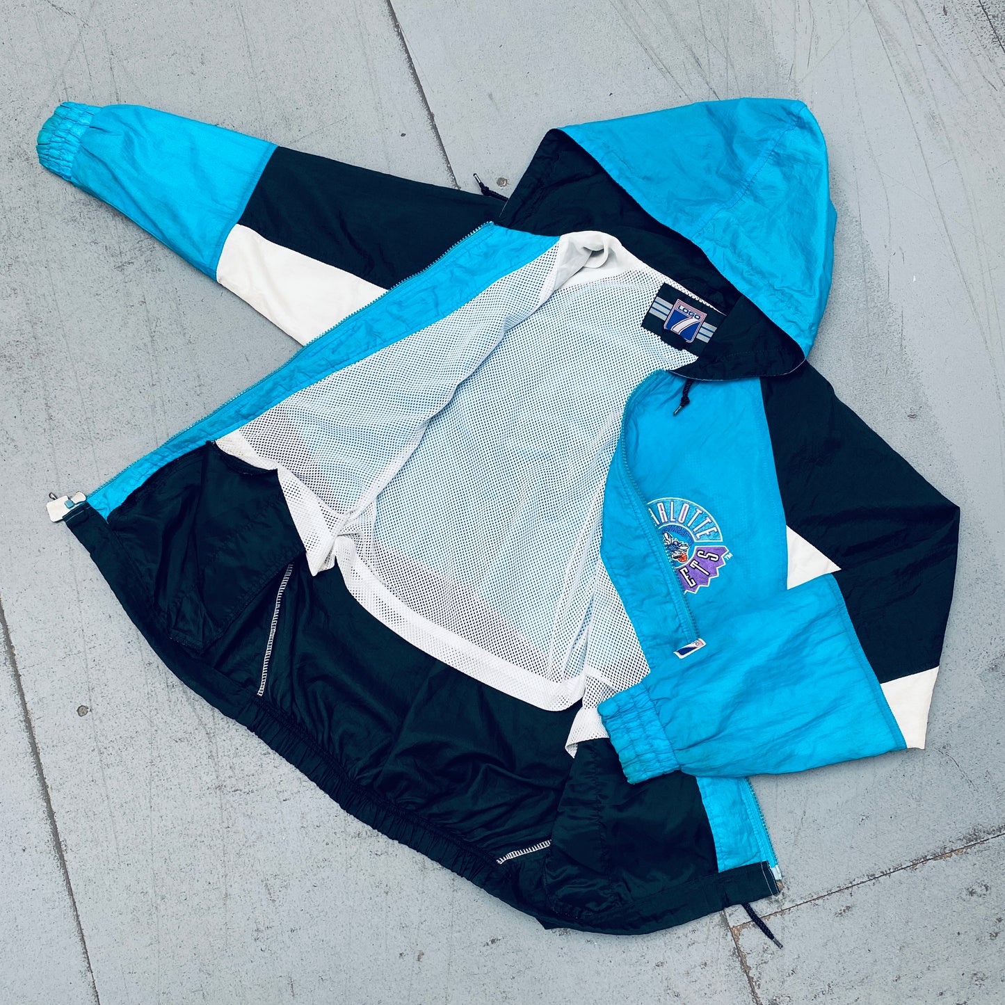 Charlotte Hornets: 1990's Logo 7 Fullzip Windbreaker (S)