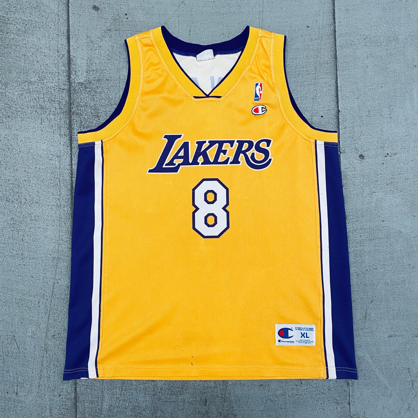 Los Angeles Lakers: Kobe Bryant 2001/2002 Yellow Champion Jersey (XL)