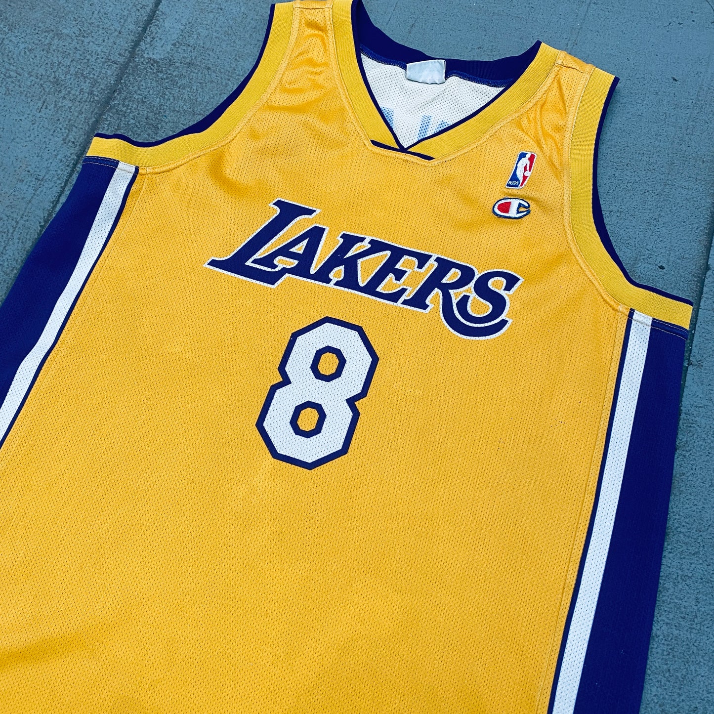 Los Angeles Lakers: Kobe Bryant 2001/2002 Yellow Champion Jersey (XL)