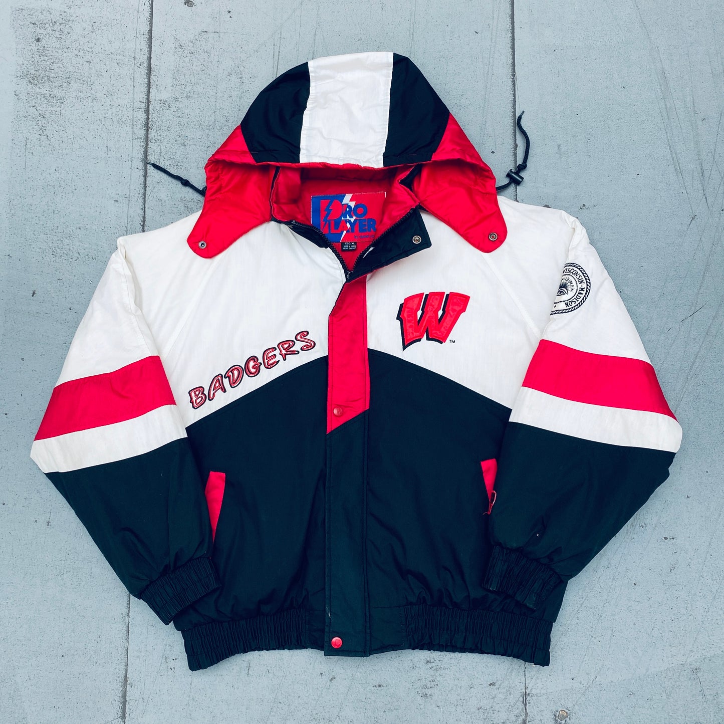 Wisconsin Badgers: 1990's Pro Player HUGE Reverse Embroidered Graffiti Spellout Fullzip Jacket (L/XL)