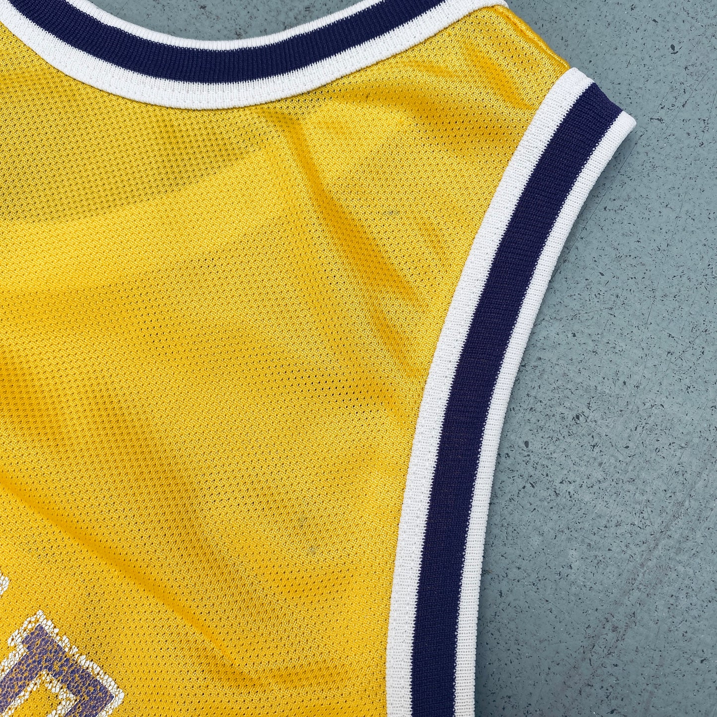 Los Angeles Lakers: Nick Van Exel 1994/95 Yellow Champion Jersey (M)