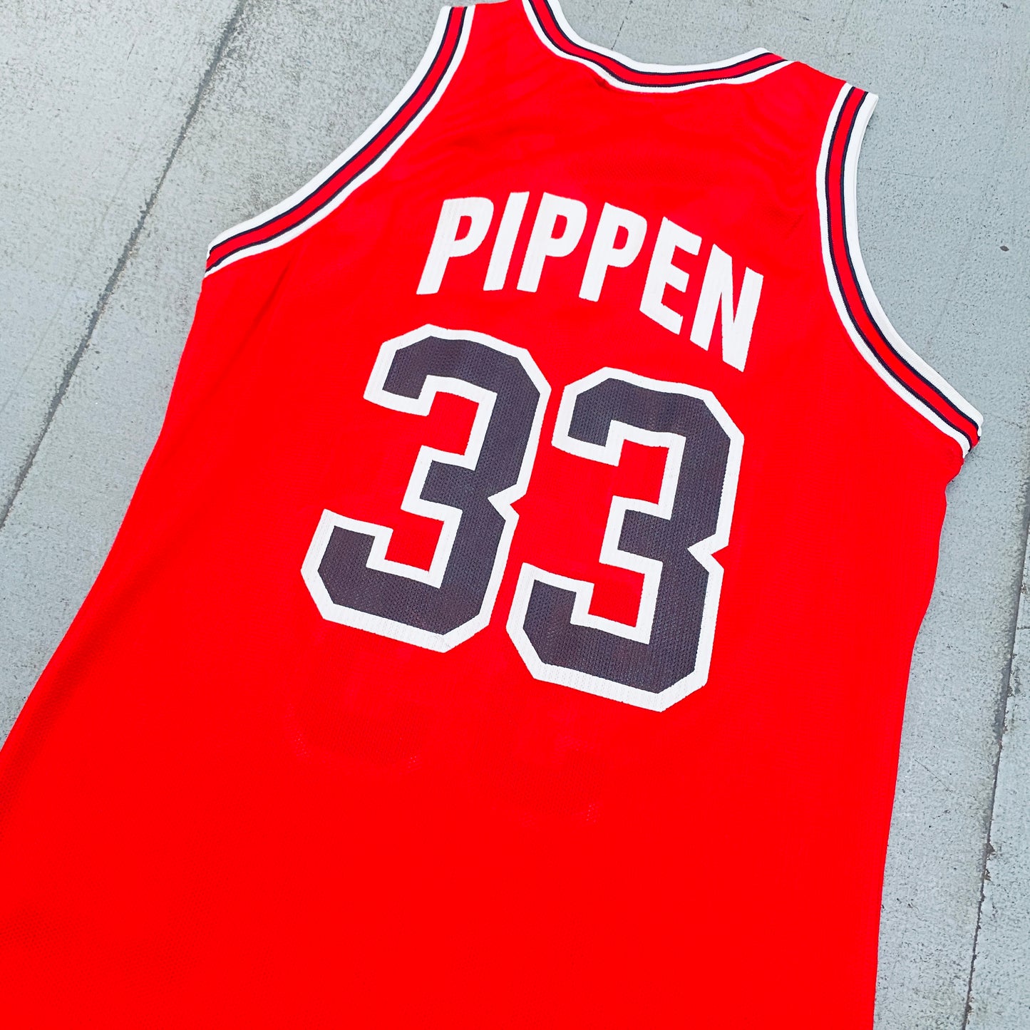 Chicago Bulls: Scottie Pippen 1995/96 Red Champion Jersey (M)